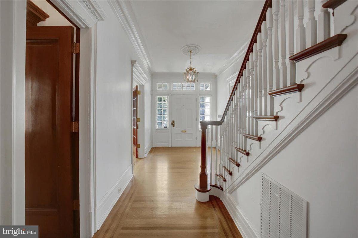 307 W King Street photo 5