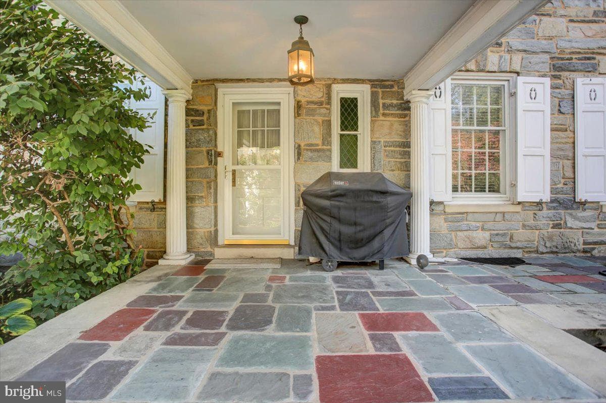 307 W King Street photo 75
