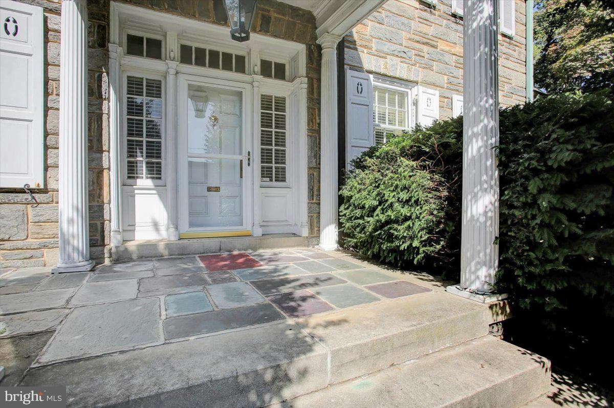 307 W King Street photo 77