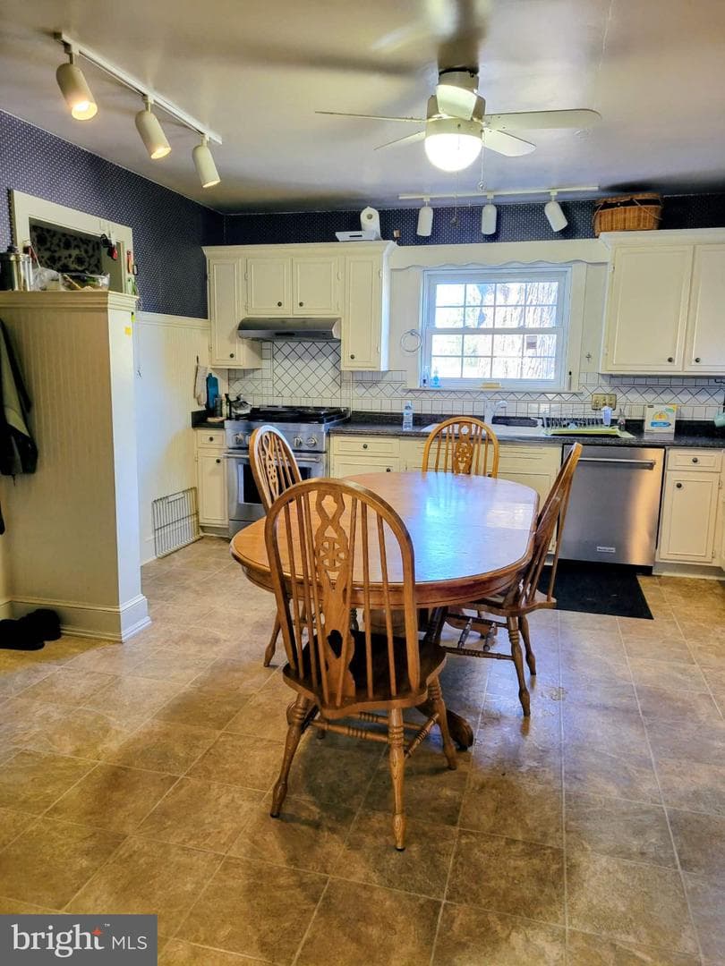 835 W King Street photo 14