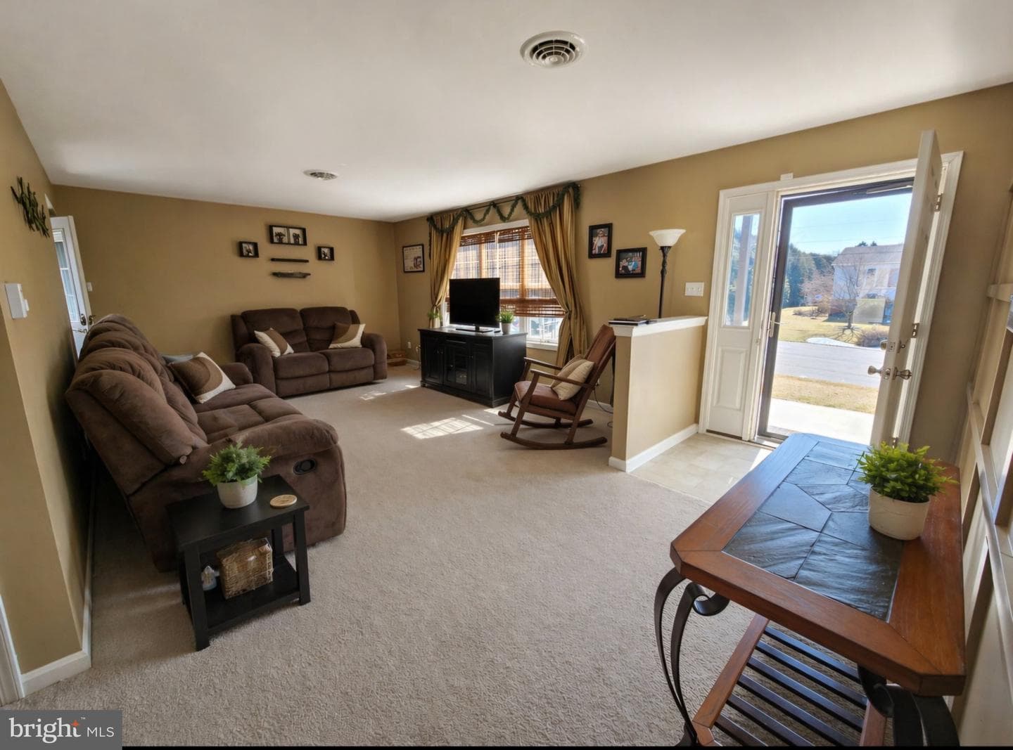 203 Reynolds Avenue photo 2