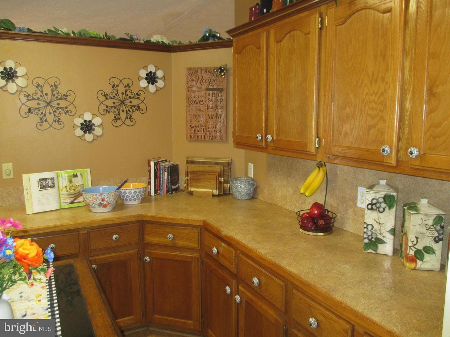 284 Waverly Court photo 14