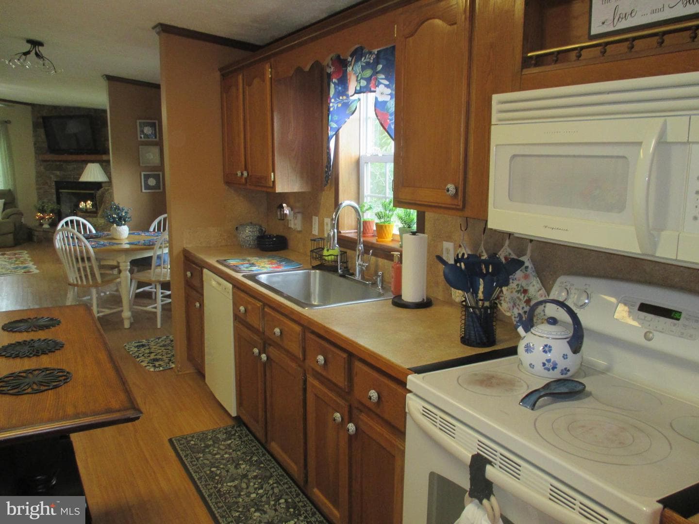 284 Waverly Court photo 16
