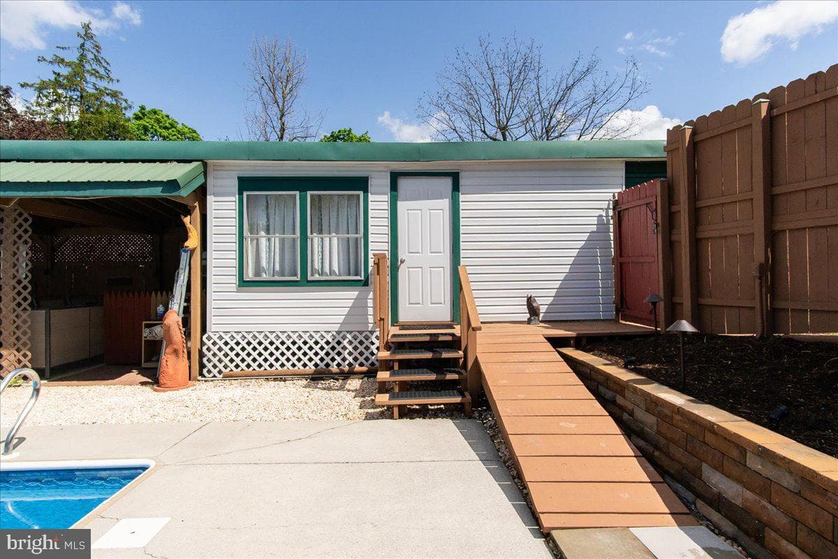 8560 Anthony Highway photo 45