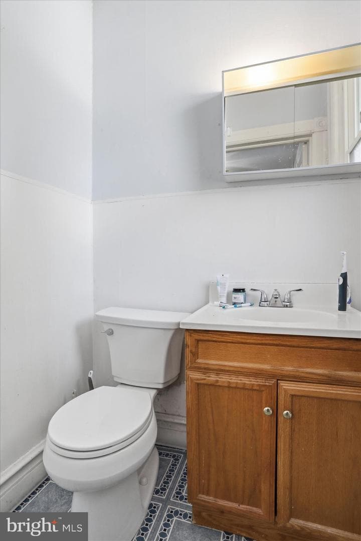 539 E King St photo 39