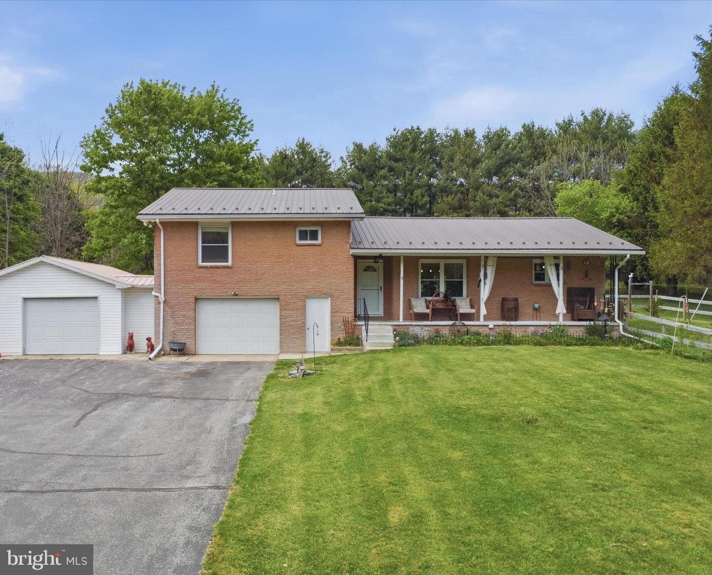 21725 Amberson Road photo 3