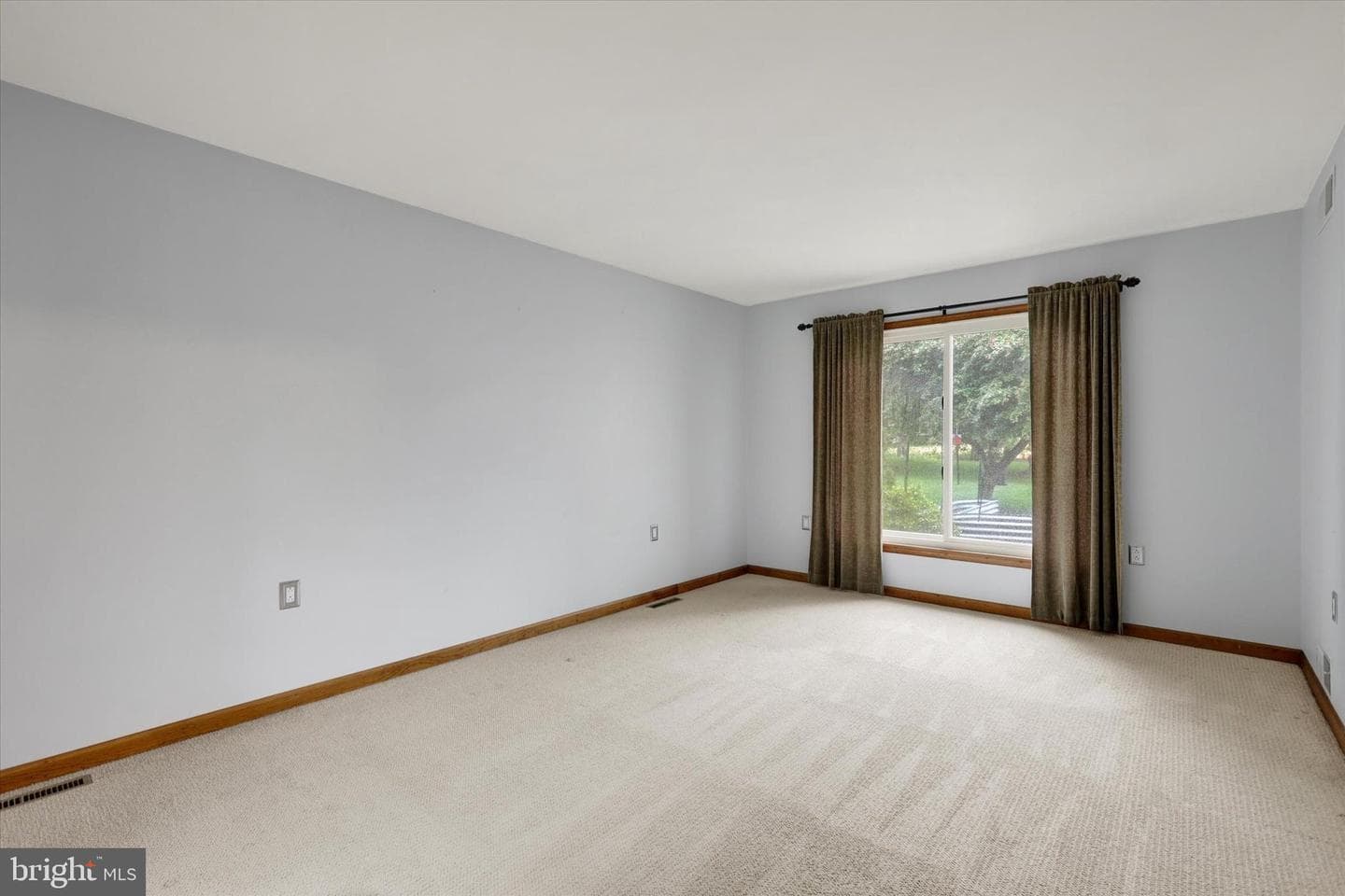 760 Franklin Square Drive photo 2