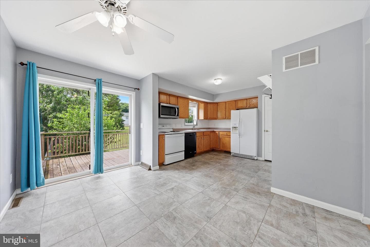 8757 Kings Road photo 10