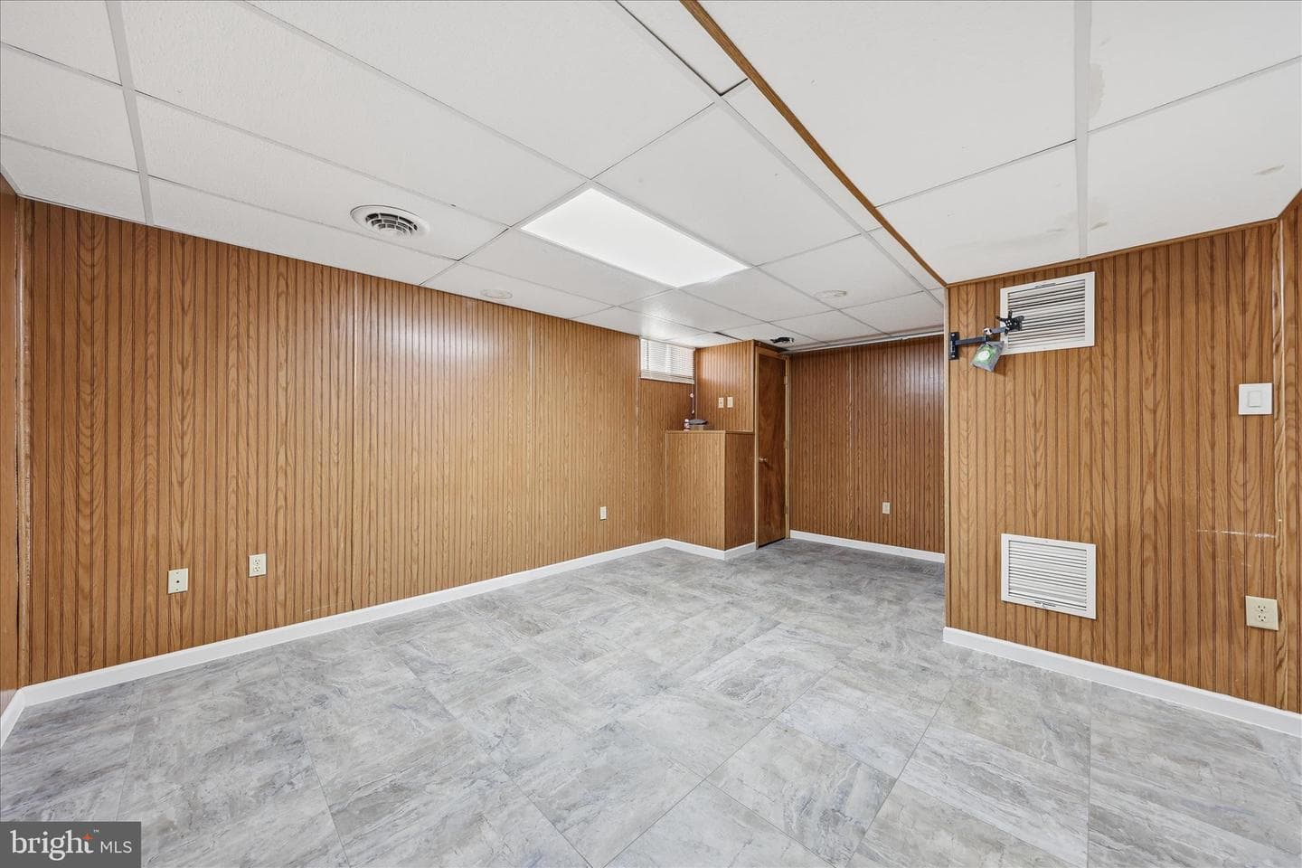 8757 Kings Road photo 38