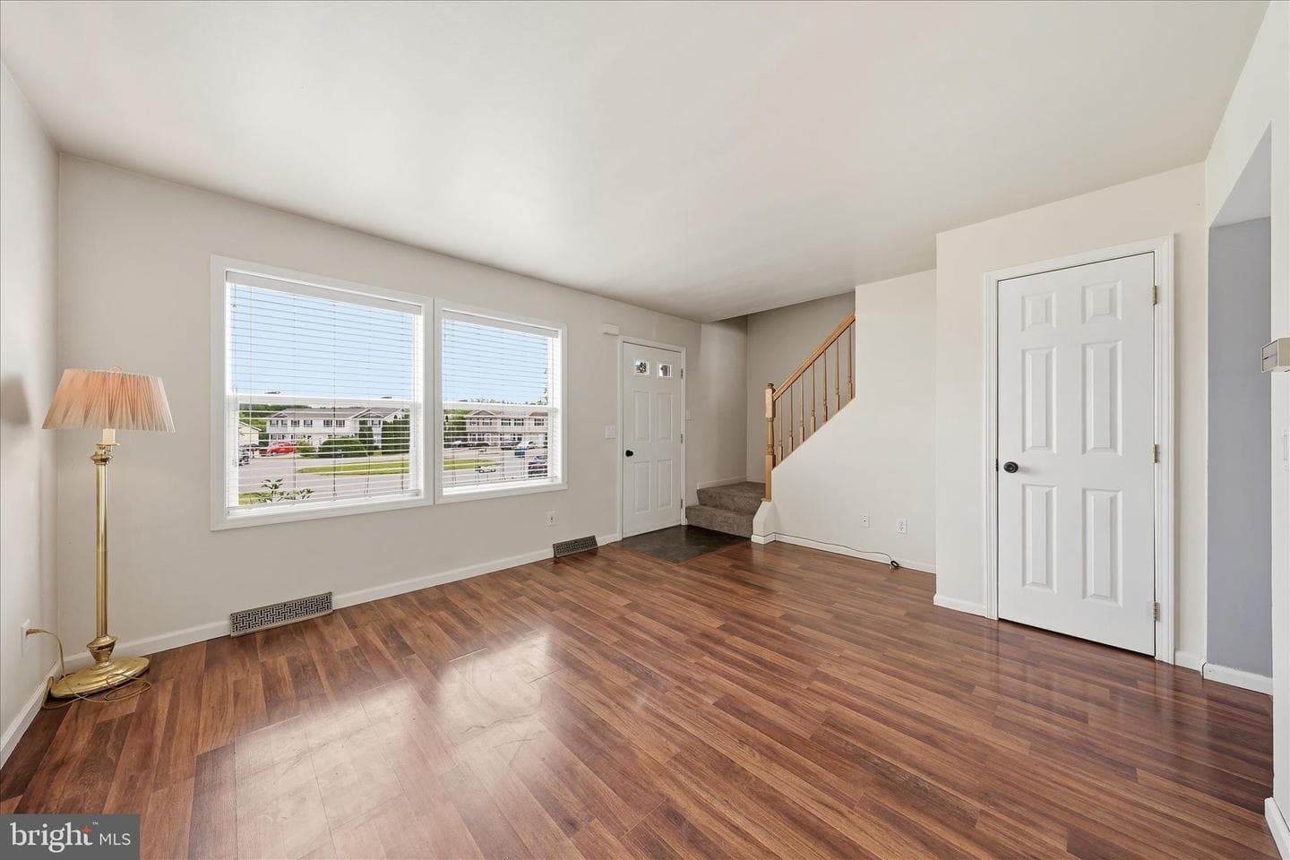 8757 Kings Road photo 7