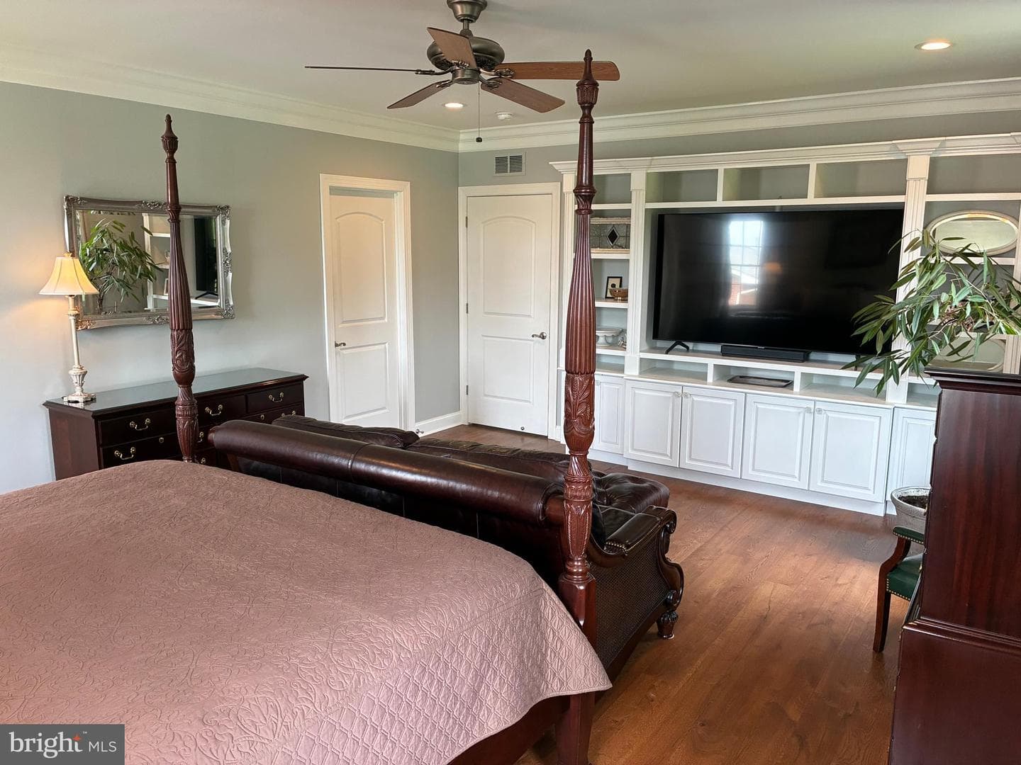500 Brookview Drive photo 16