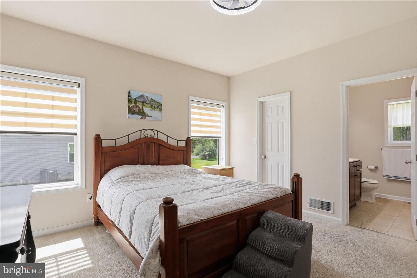 457 Ambassador Place photo 10