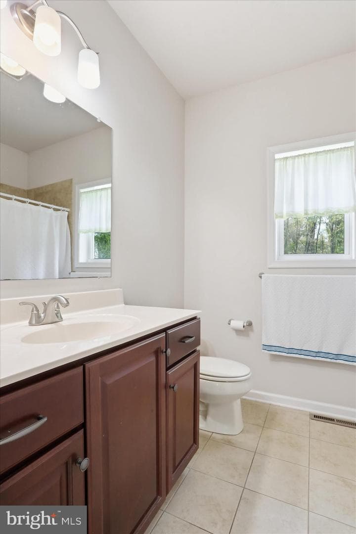 457 Ambassador Place photo 13