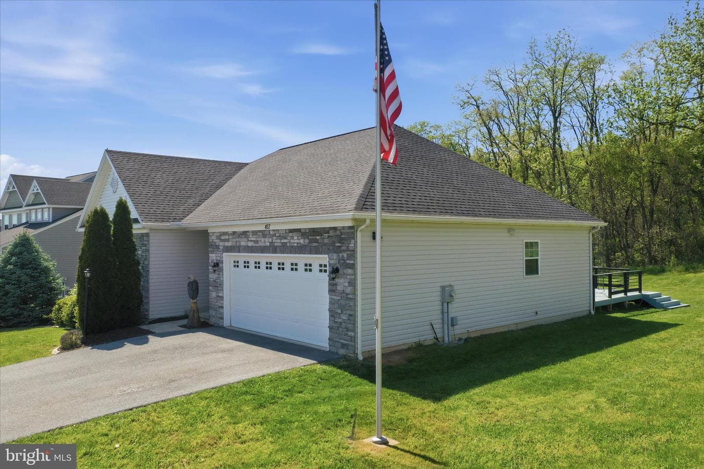 457 Ambassador Place photo 24