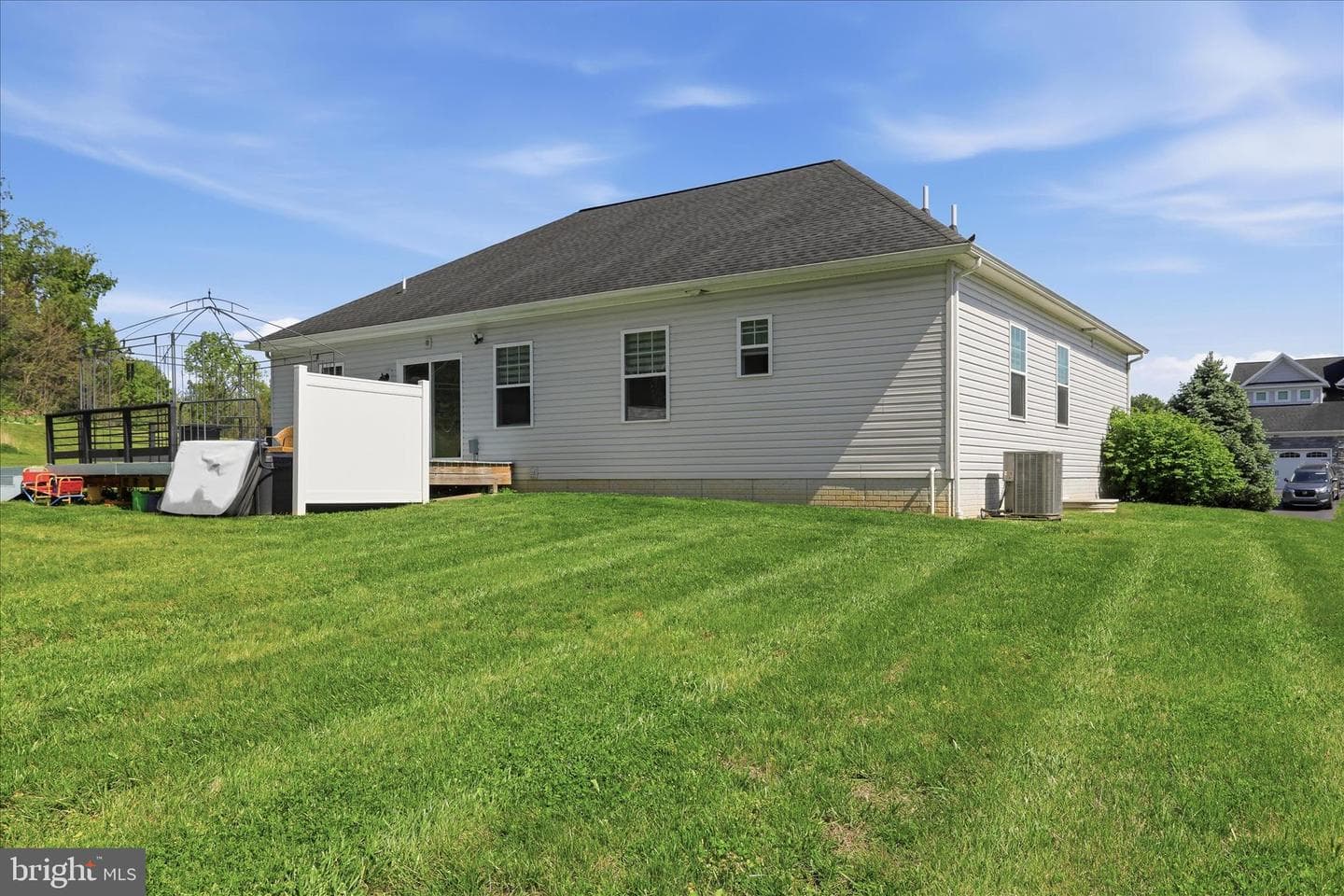 457 Ambassador Place photo 29