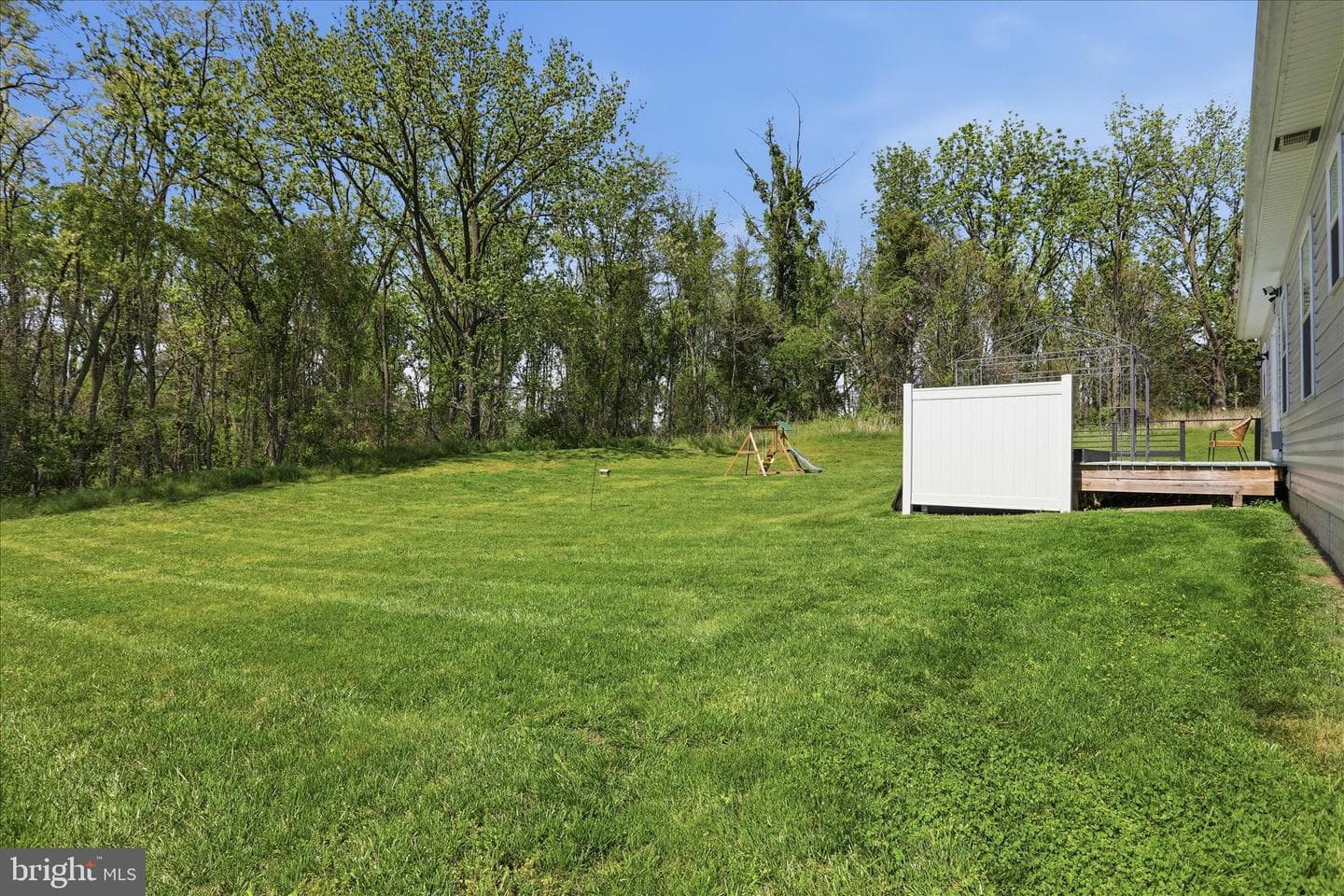 457 Ambassador Place photo 30
