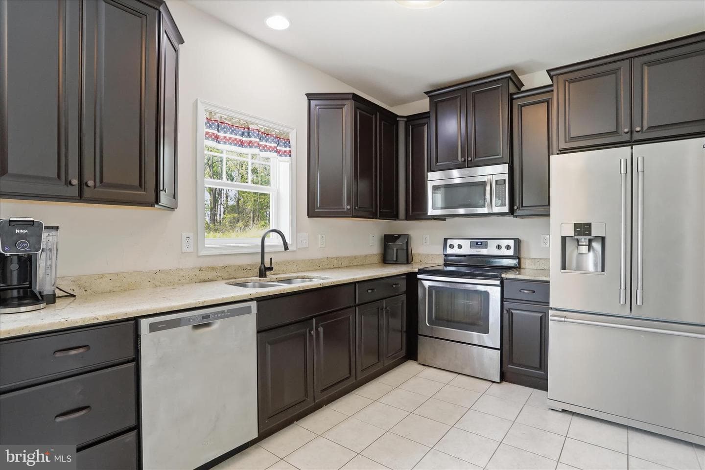 457 Ambassador Place photo 6