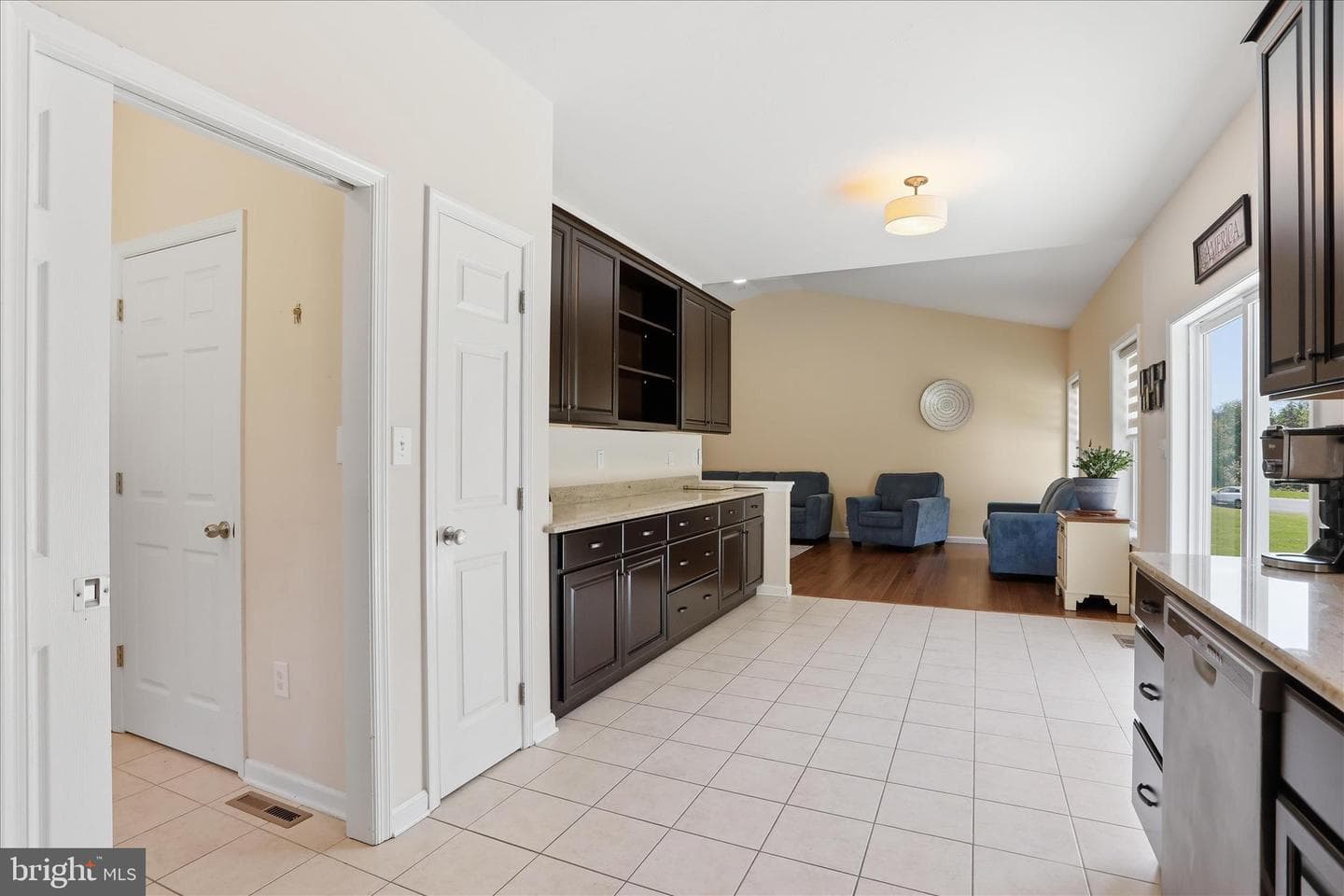 457 Ambassador Place photo 8