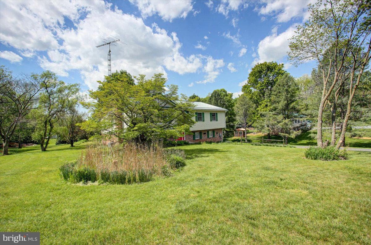 848 Carey Drive photo 3