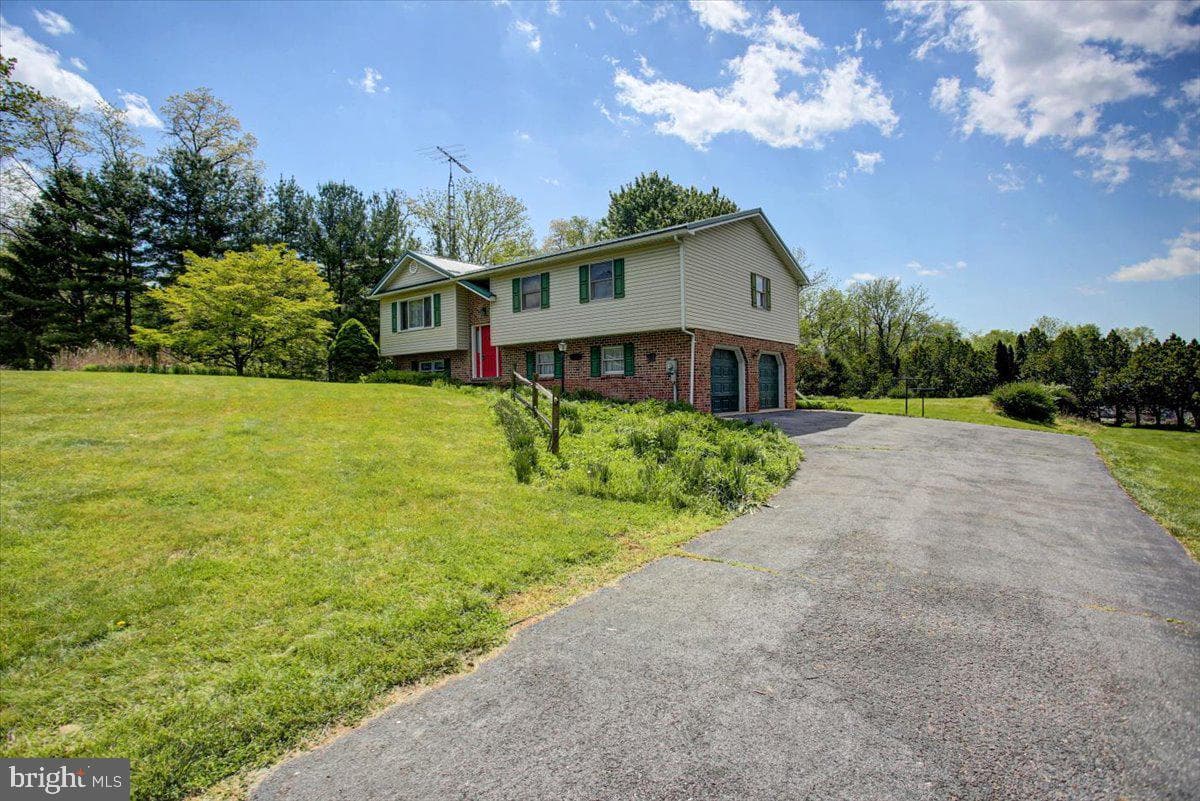848 Carey Drive photo 4