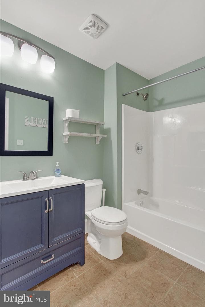 212 W 4th Street photo 15