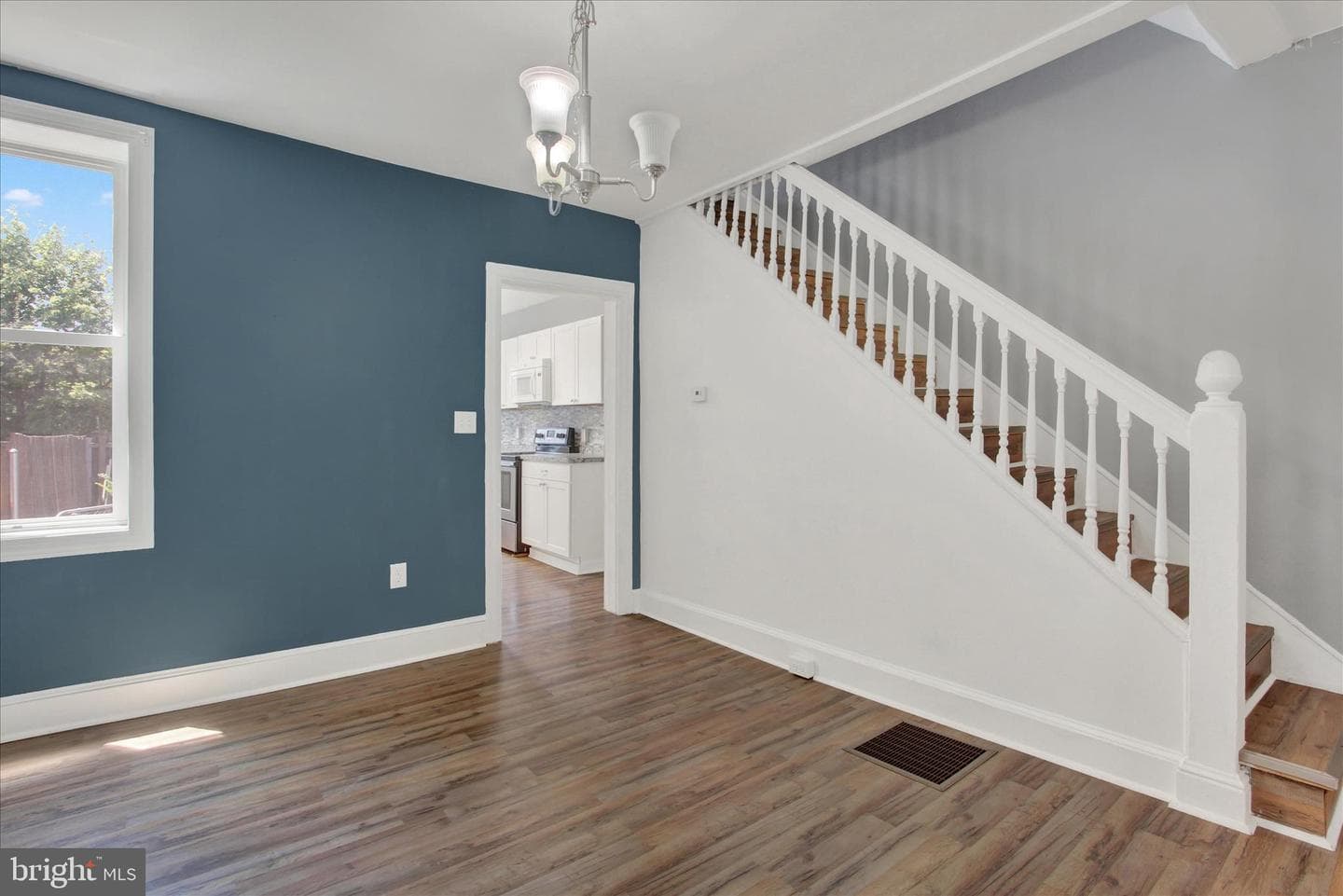 212 W 4th Street photo 5