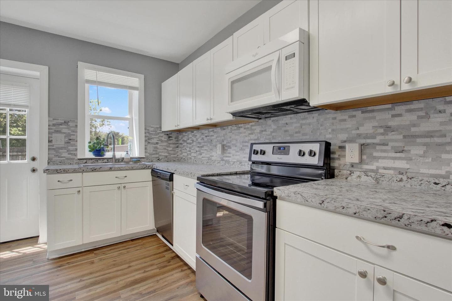 212 W 4th Street photo 8