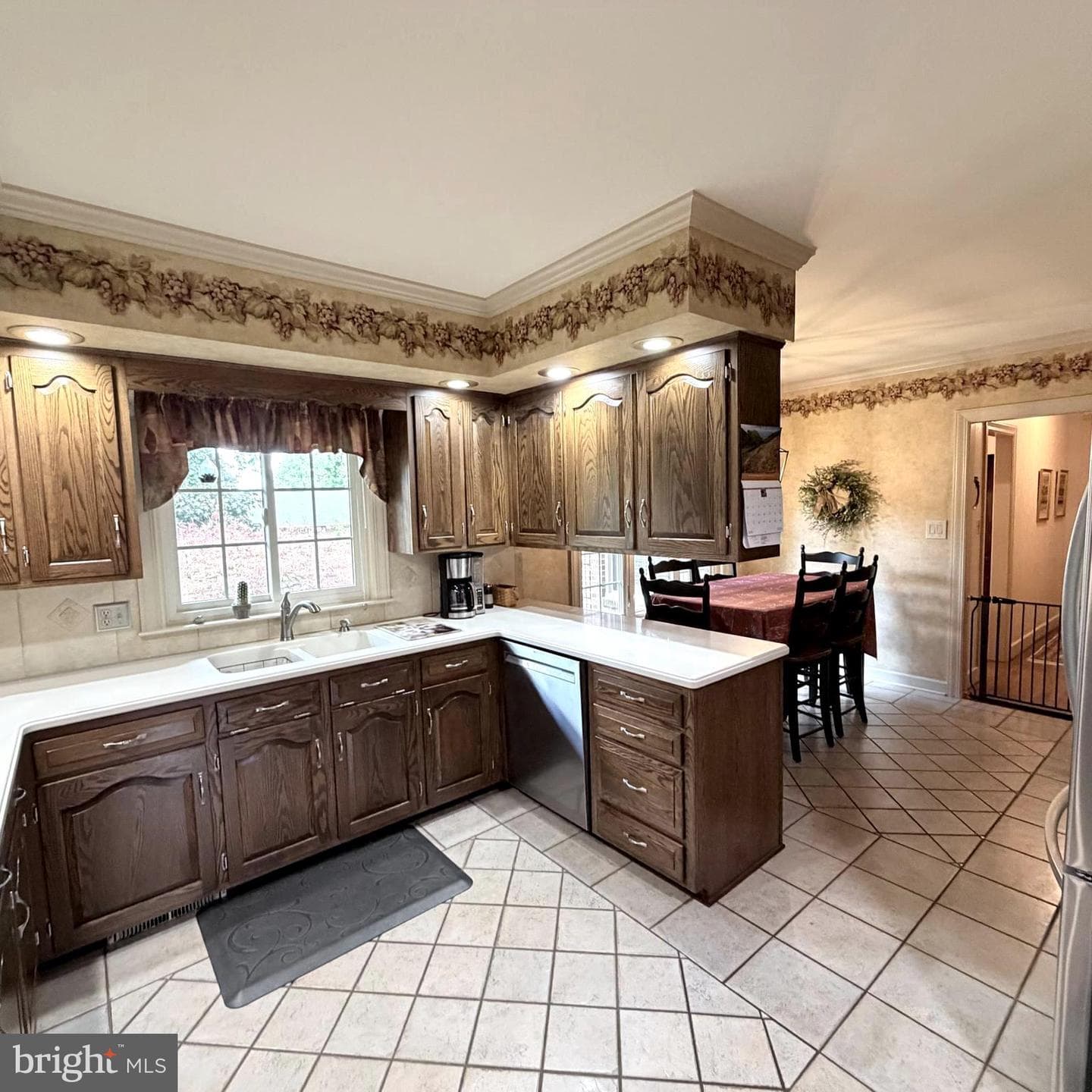 475 Larkspur Lane photo 29