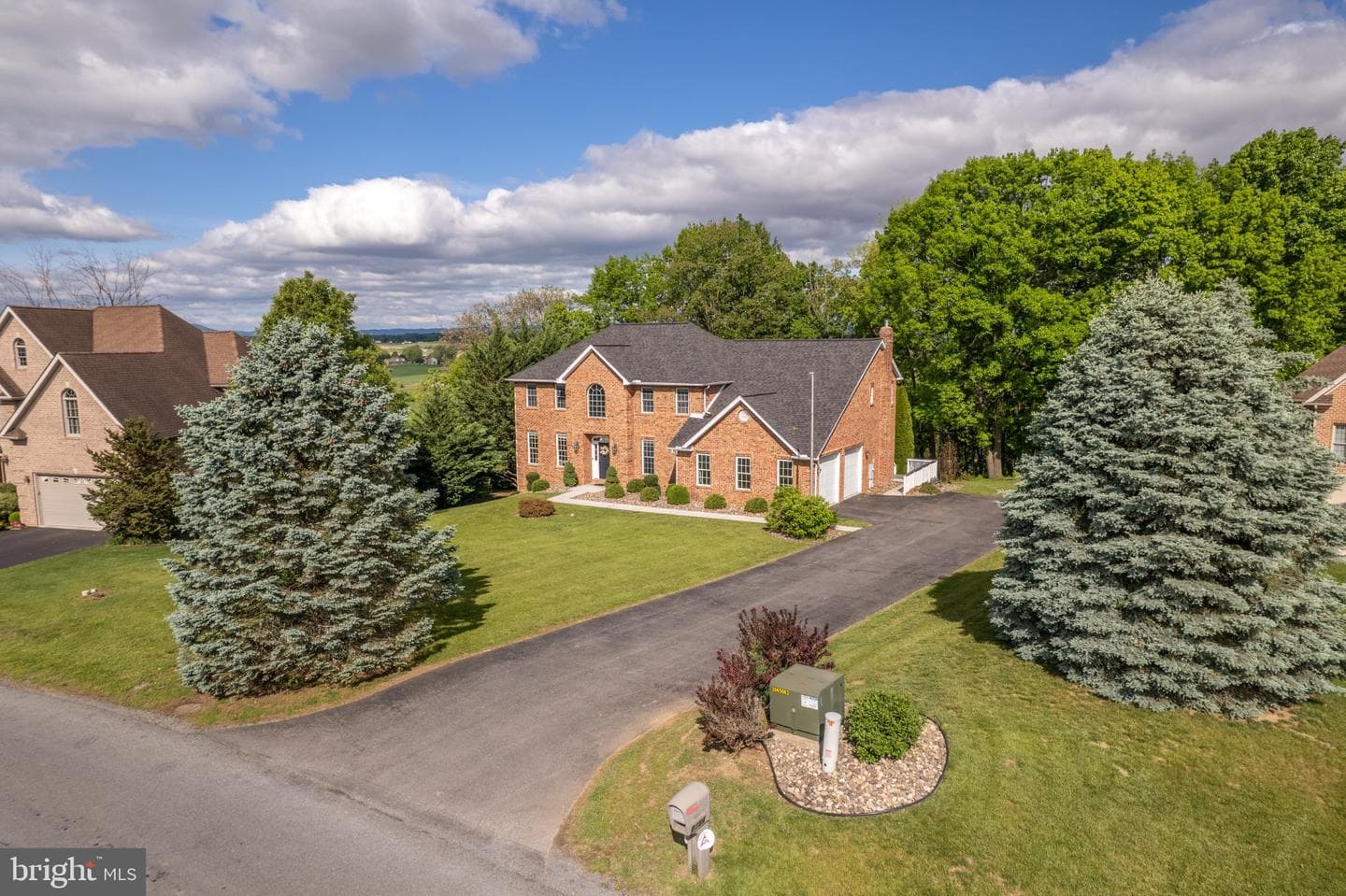 2384 Castlegreen Drive photo 4