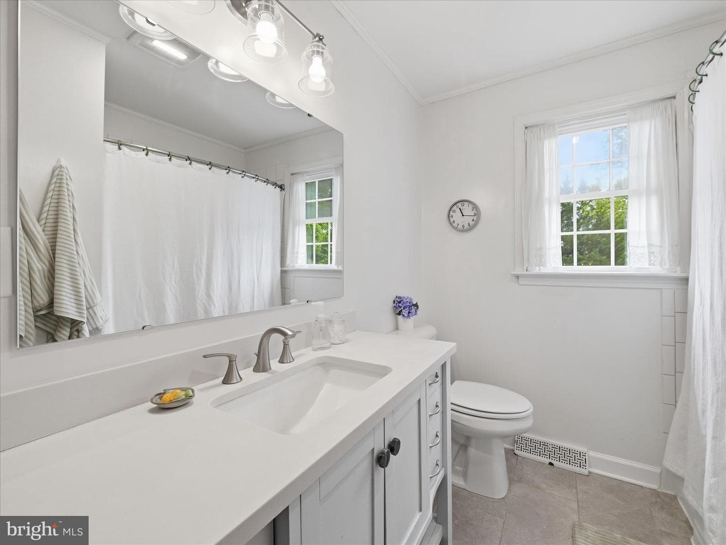 380 Hade Street photo 17