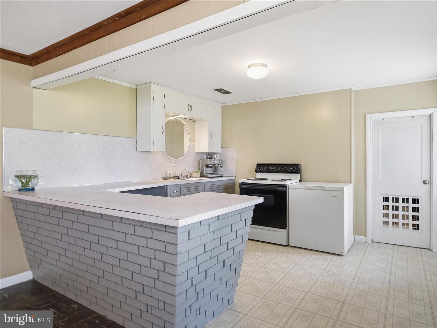 380 Hade Street photo 26
