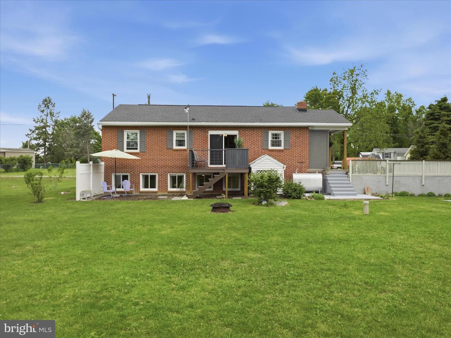 380 Hade Street photo 3
