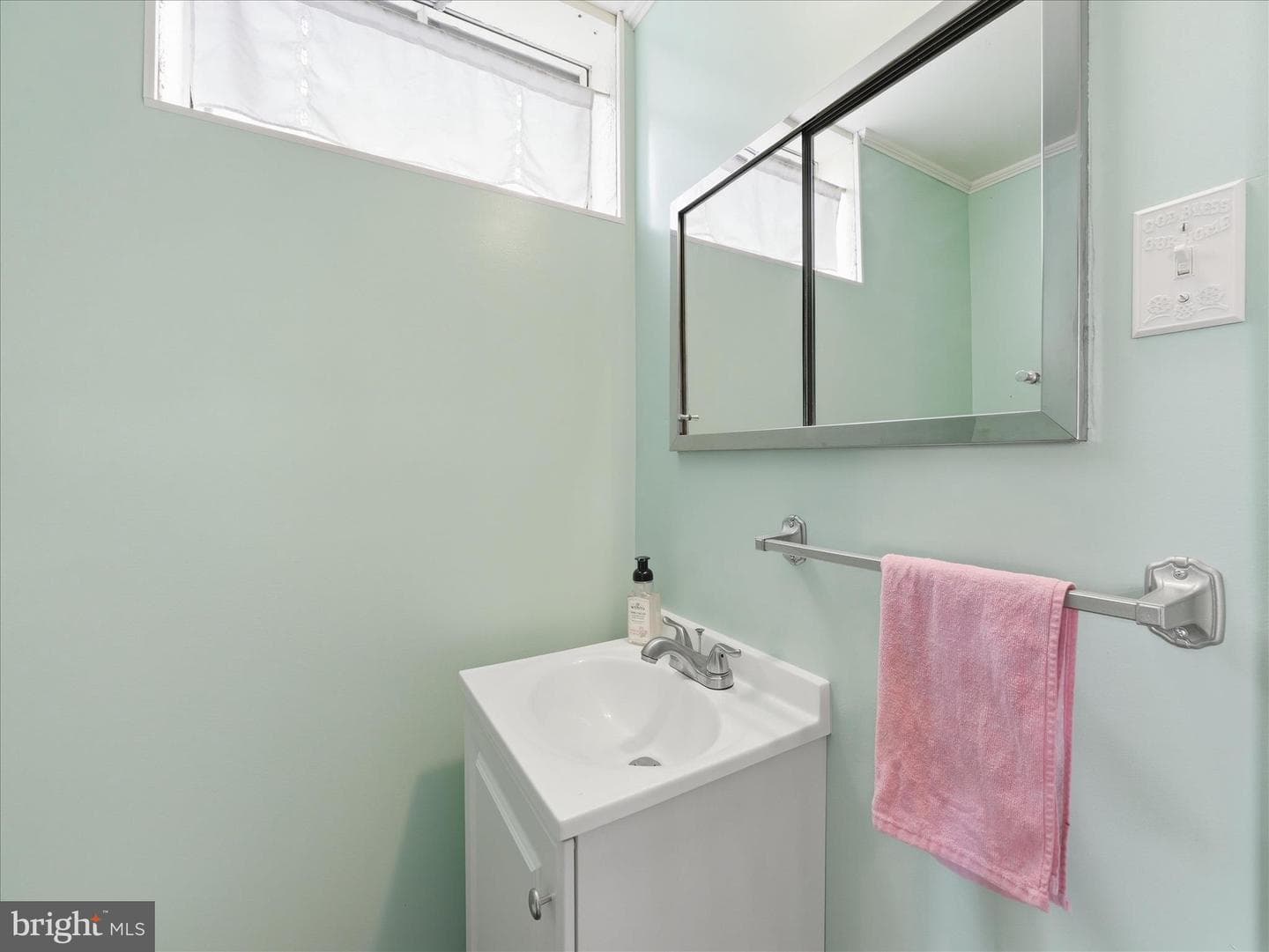 380 Hade Street photo 31