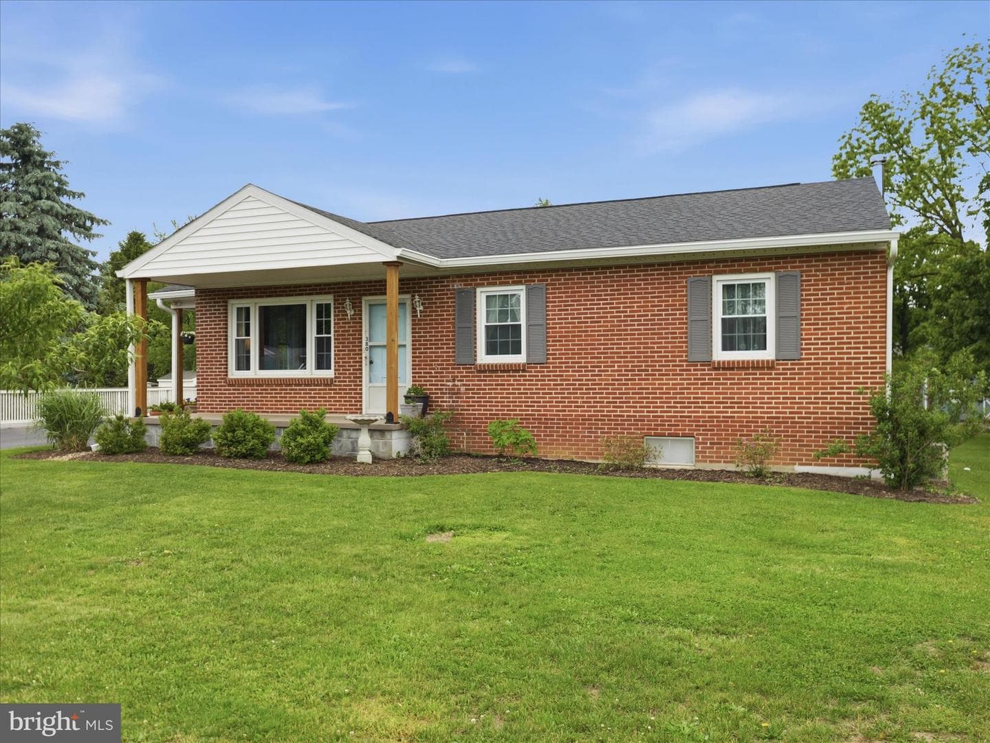 380 Hade Street photo 37