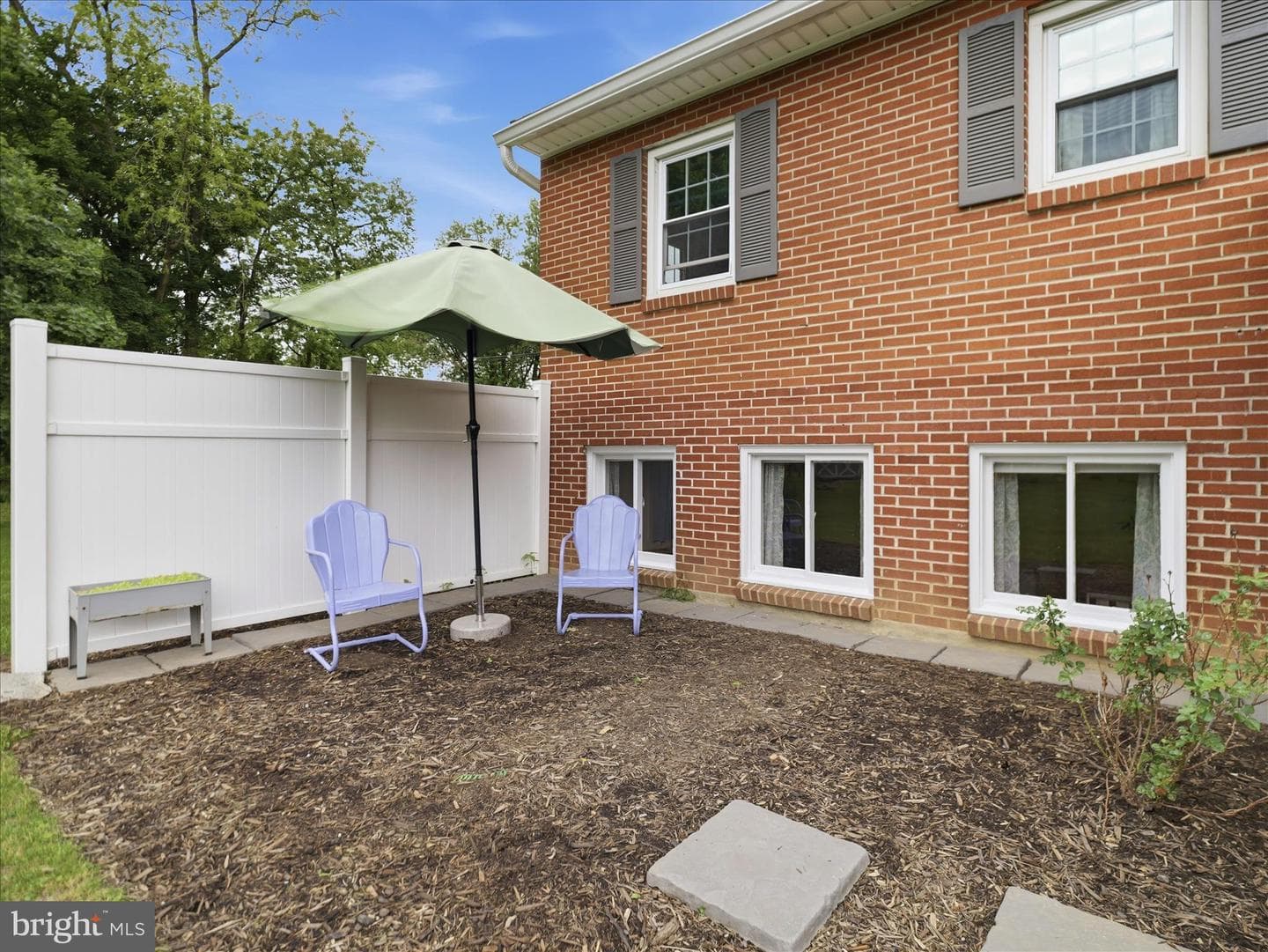 380 Hade Street photo 40