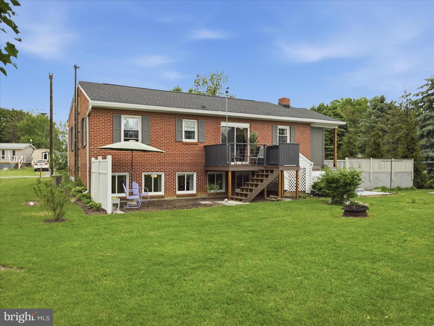 380 Hade Street photo 42