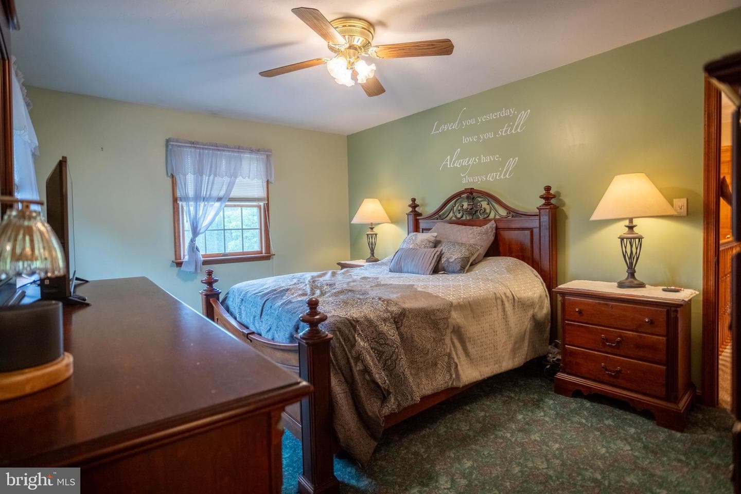 1015 Heritage Avenue photo 16