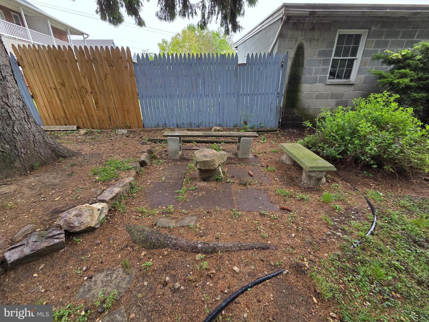 538 E E Queen Street photo 20