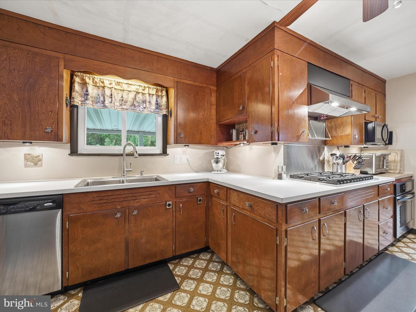 9689 Forest Ridge Road photo 14