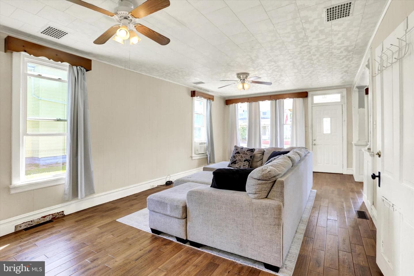 1115 Scotland Avenue photo 9