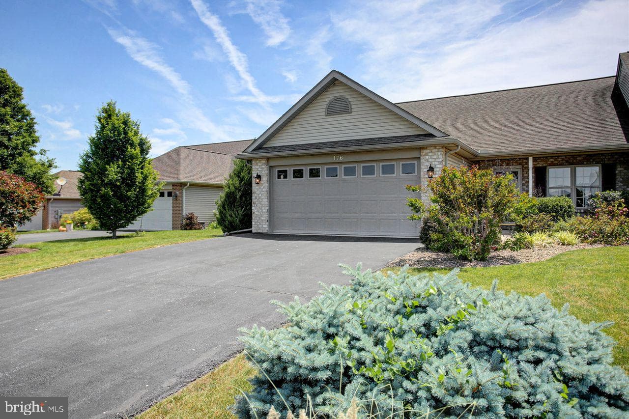 176 Lantern Ln photo 1