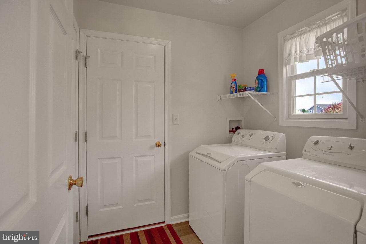 176 Lantern Ln photo 15