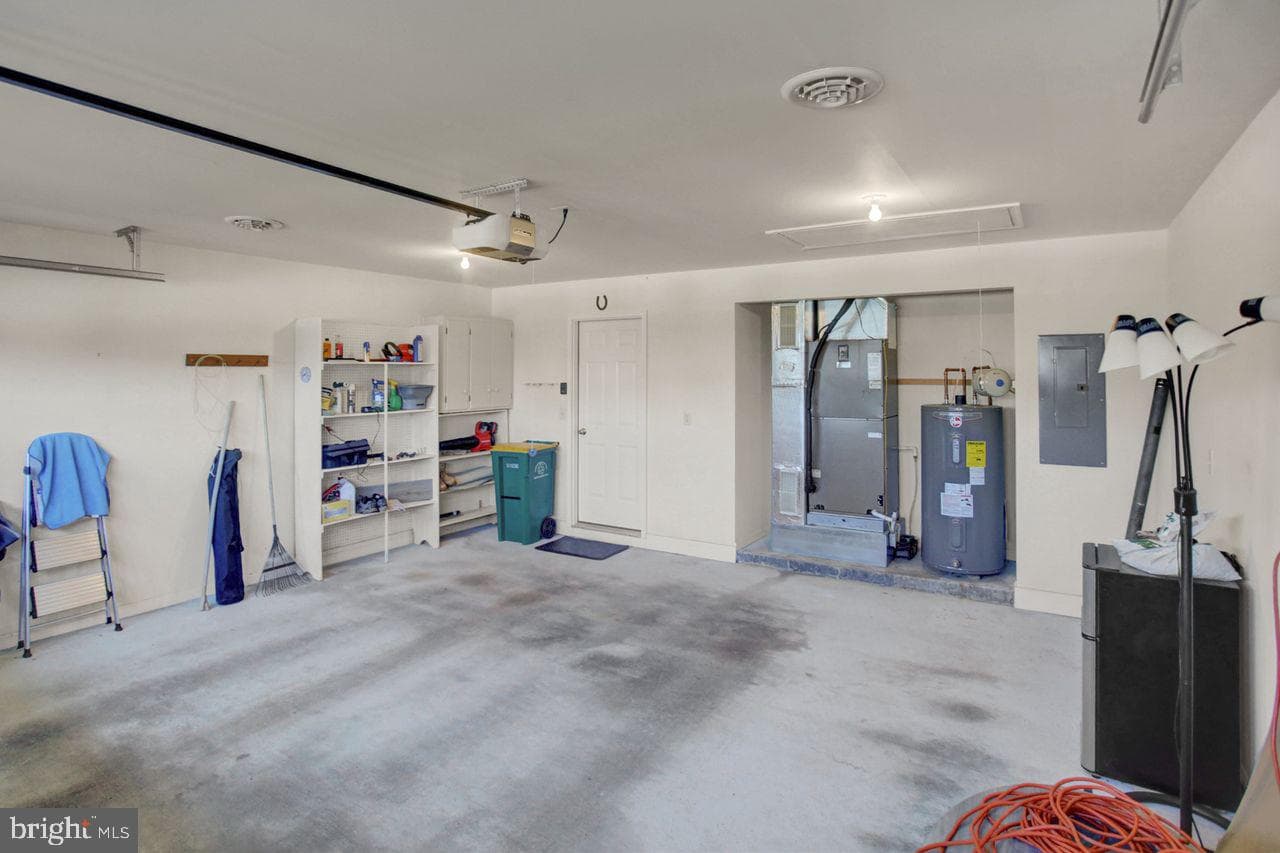176 Lantern Ln photo 17