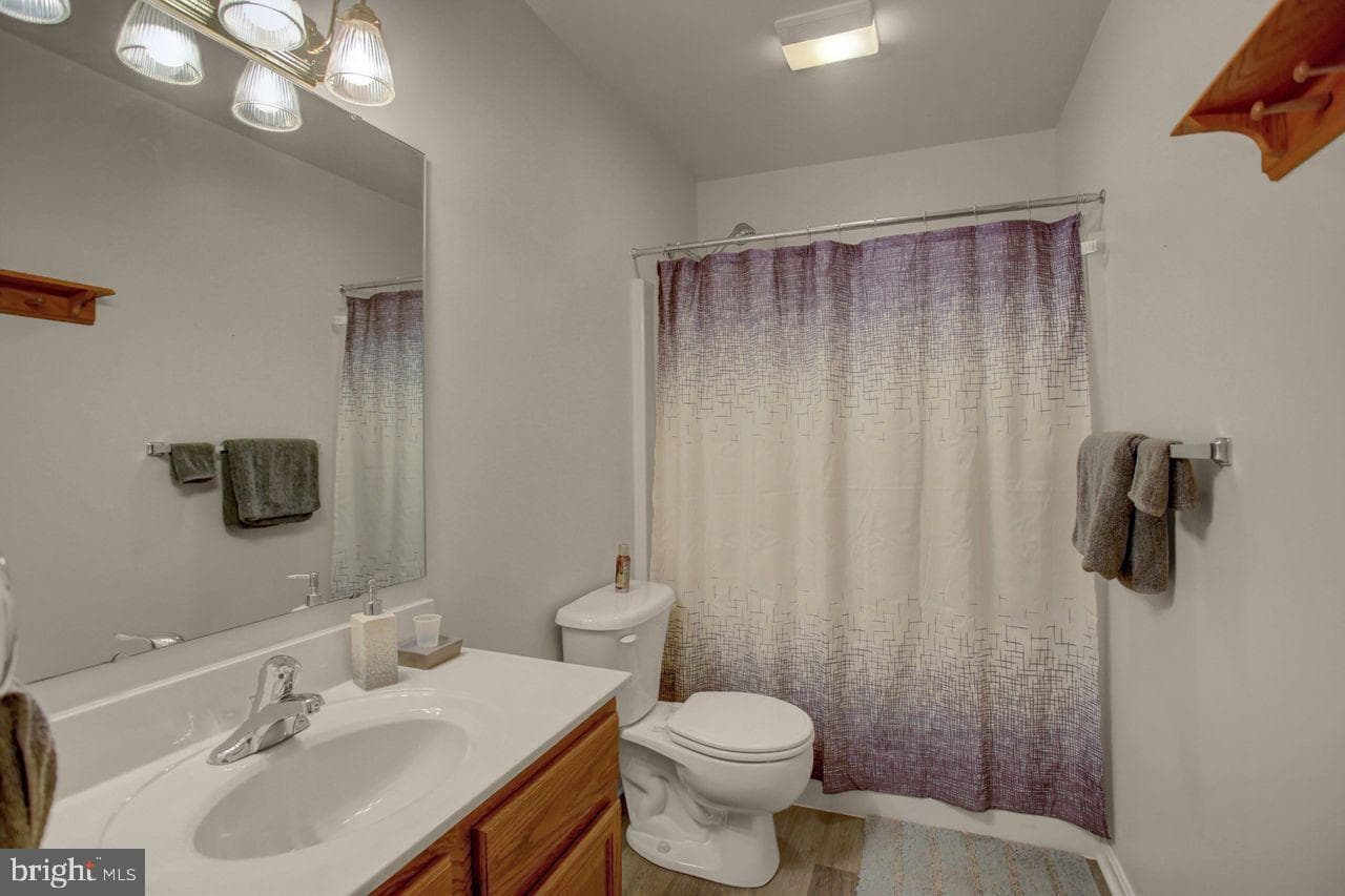 176 Lantern Ln photo 18