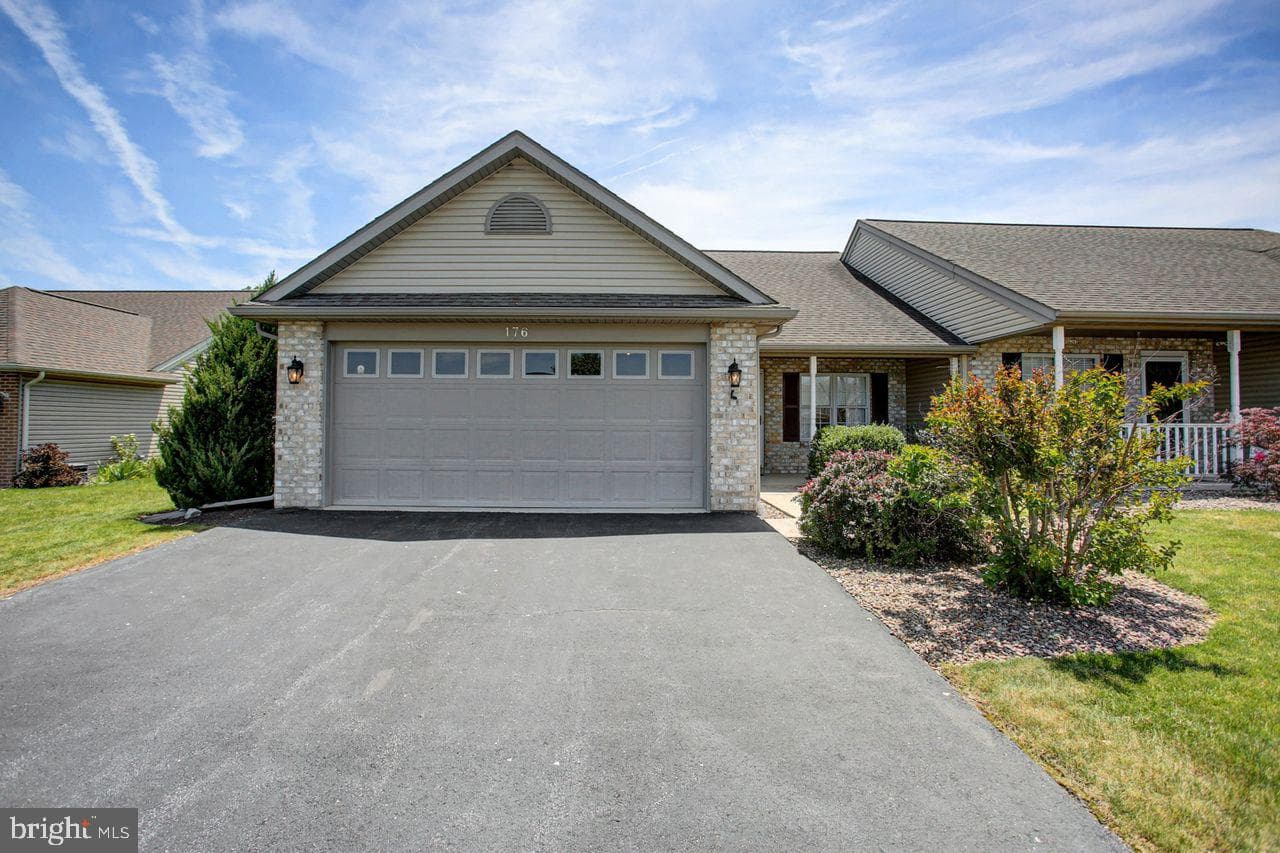 176 Lantern Ln photo 2