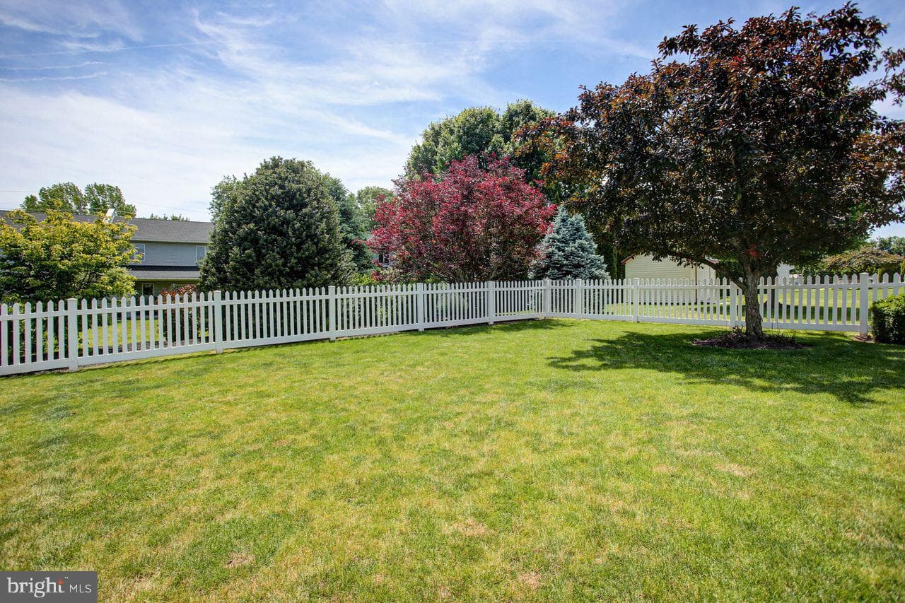 176 Lantern Ln photo 29