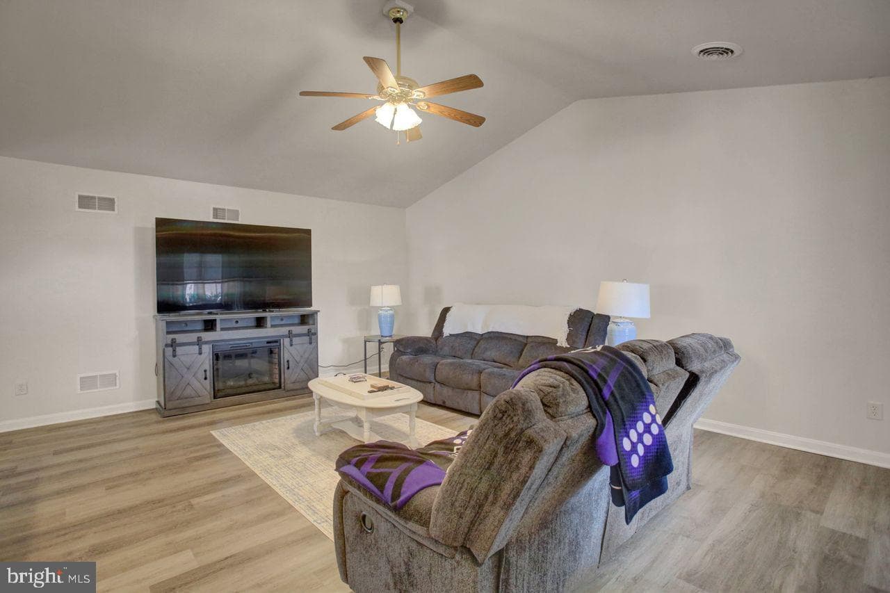 176 Lantern Ln photo 7