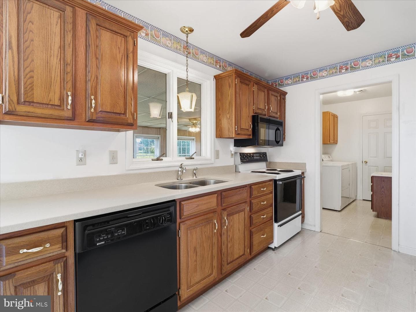 1741 Wisteria Drive photo 9
