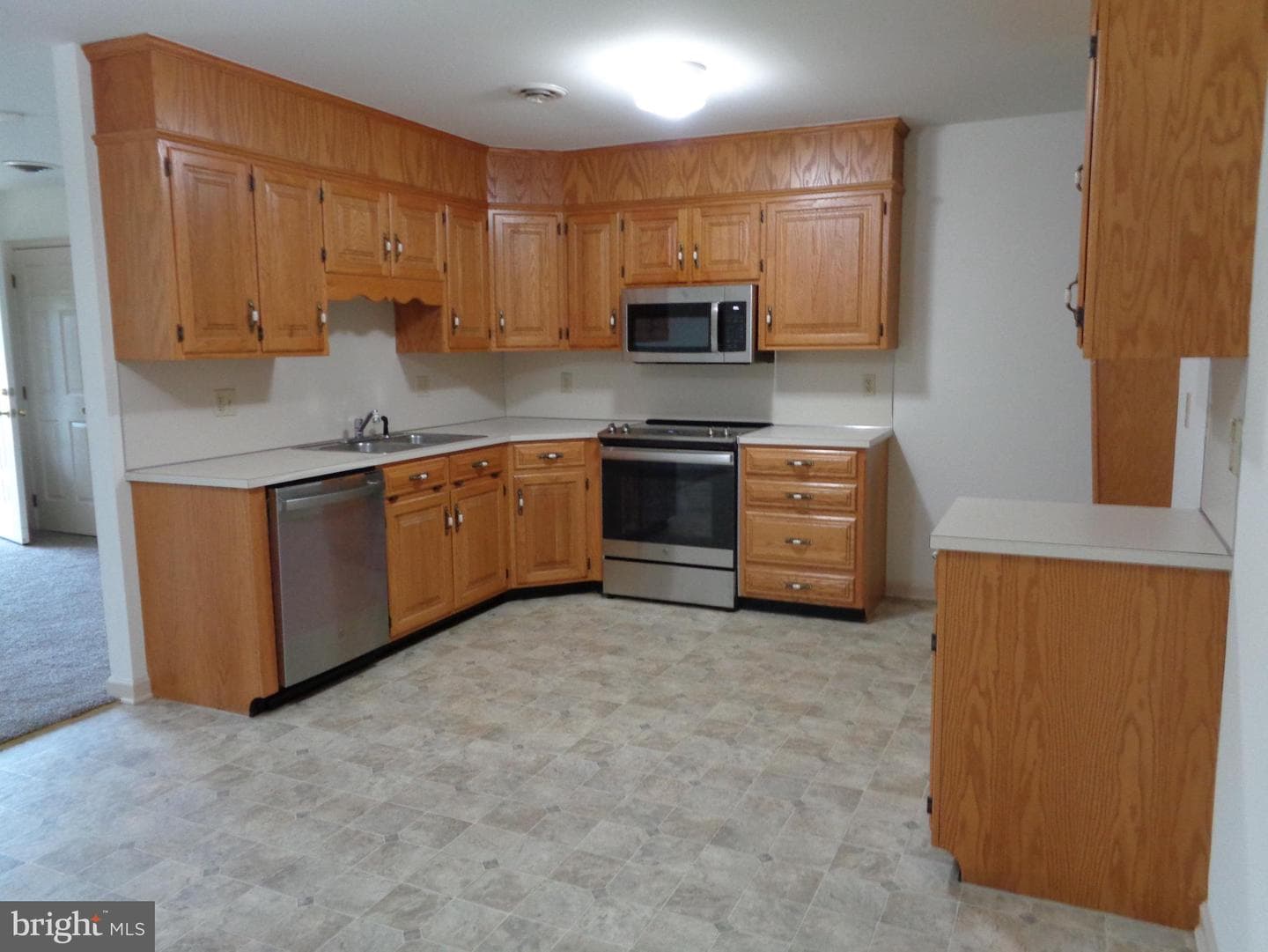 428 Martina Drive photo 10
