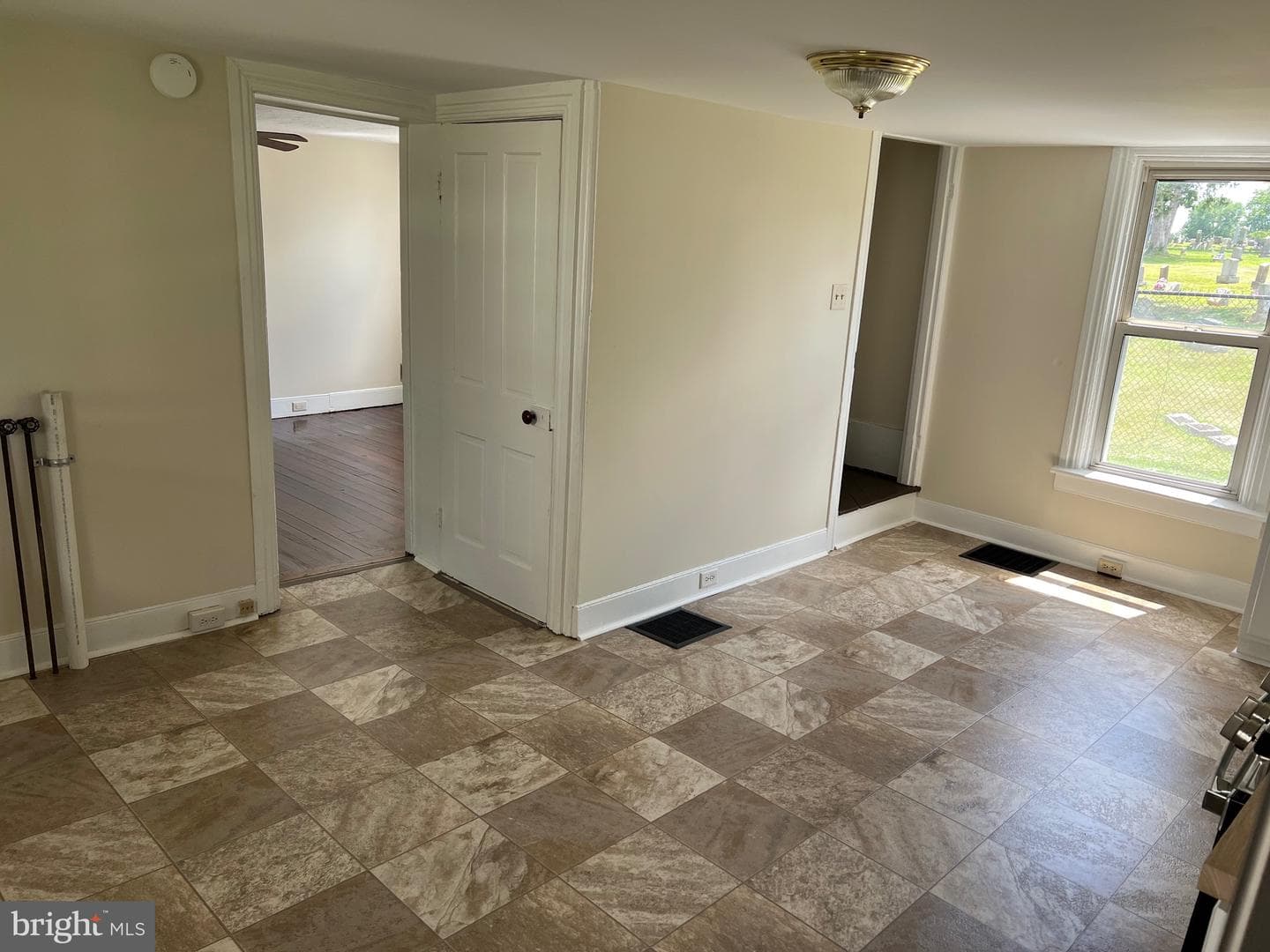 323 Hood Street photo 20
